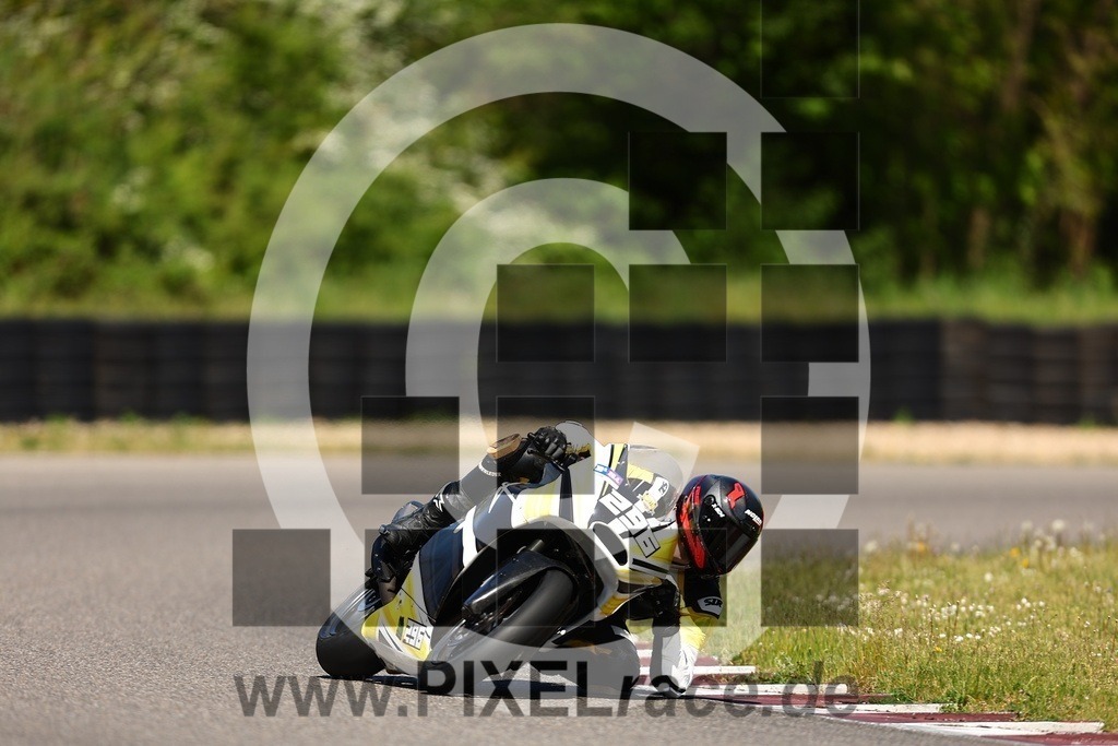 top-20260426_02011 | Schöne Erinnerungen an spannende Momente - das festzuhalten ist unser Job. PIXELrace.de ist seit 2003 auf den Rennstrecken Europas unterwegs um die Action draußen beim Fahren und die wunderbare Stimmung imm Fahrerlager für euch einzufangen.