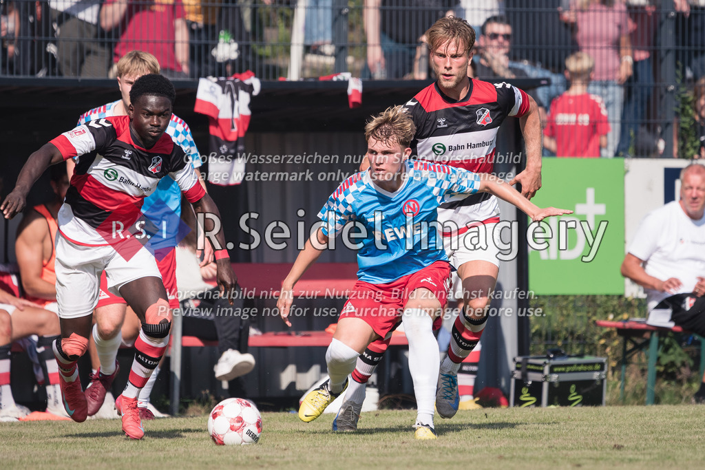 RS-1-127095 | Emmanuel Owusu Bediako Appiah (#27, AFC, Neuzugang, li.), Falk Christopher Gross (#20, EN03), Rasmus Tobinski (#17, AFC, hi. re.)