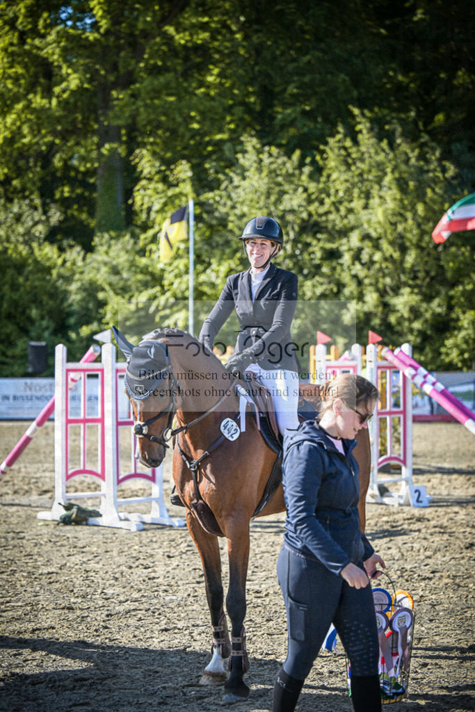 DOS_7286 | Entdecke hochwertige Reitturnierfotos von Foto Oger. Professionell, emotional und authentisch – jetzt Lieblingsmomente im Shop bestellen.Deutschlandweite Turnierfotografie. - Realisiert mit Pictrs.com