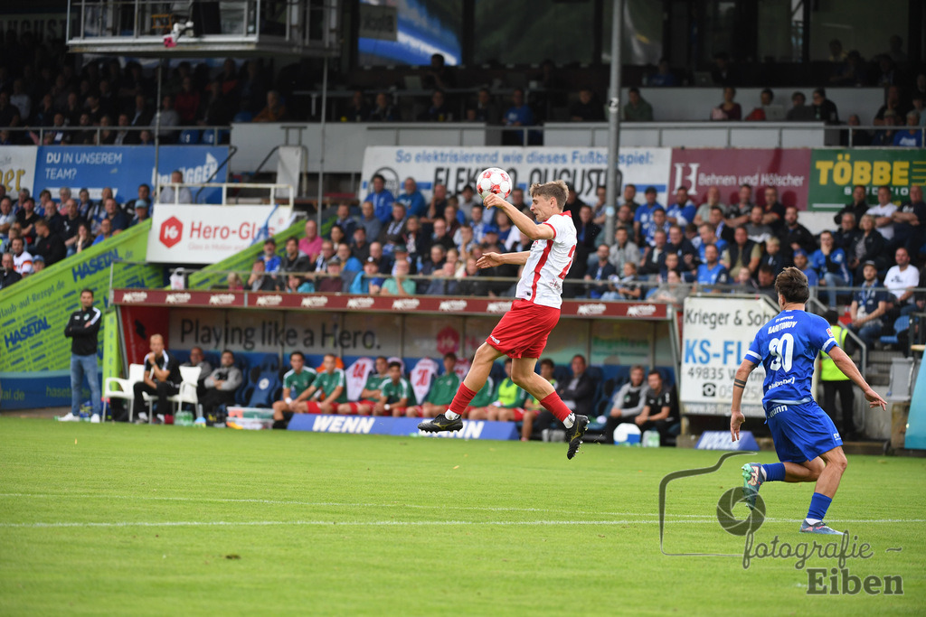 SV Meppen-VfB Lübeck | Herren Regionalliga Nord; SV Meppen (blau)-VfB Lübeck (weiß) am 01.08.2025 in Meppen (Hänsch-Arena), Photo: Philip Eiben 2025 - Realisiert mit Pictrs.com