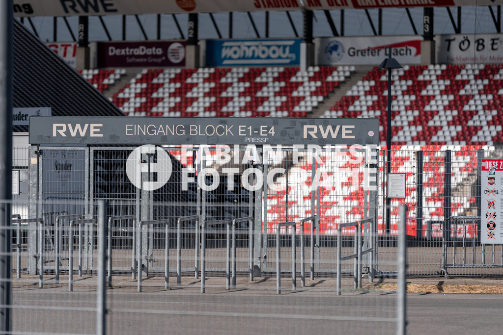 Rot-Weiss Essen; 3. Liga, Media Day 2026/2027, Foto: Eibner-Pressefoto/Fabian Friese | Der Eingang zum Stadion an der Hafenstrasse,Rot-Weiss Essen; 3. Liga, Media Day 2026/2027, Foto: Eibner-Pressefoto/Fabian Friese - Realisiert mit Pictrs.com