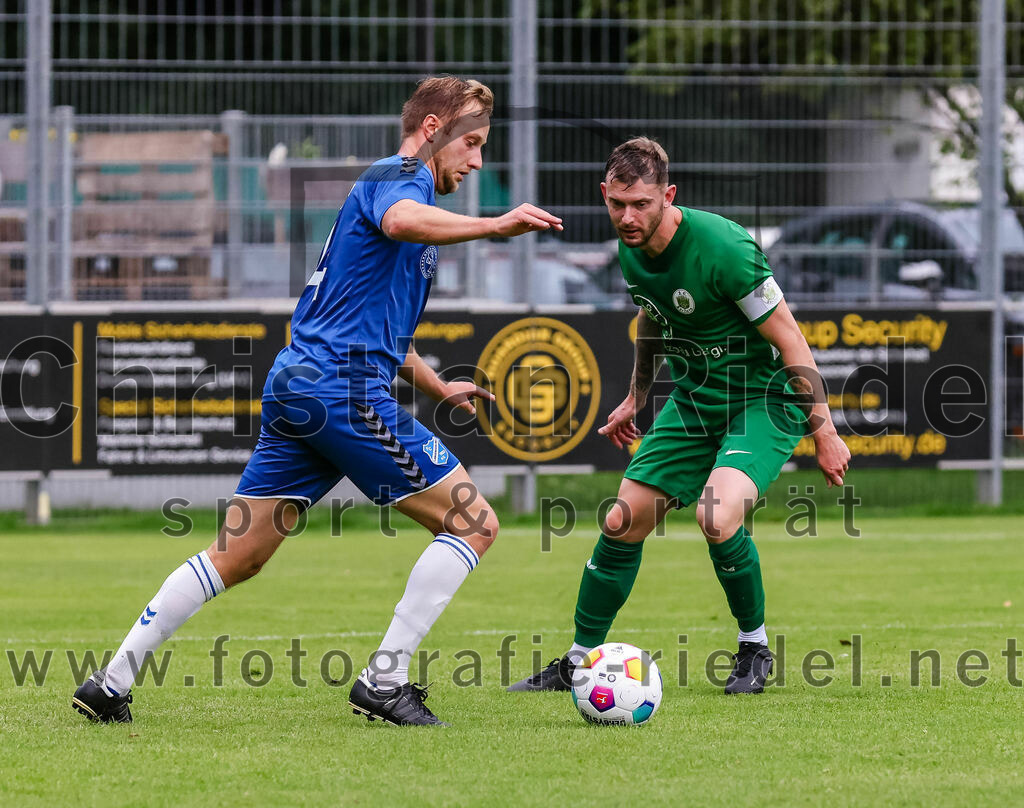 2023-08-04_098_FC_Forstern_gegen_FC_Langengeisling_II | Forstern, Deutschland, 04.08.2023:
Fußball, Kreisklasse 2023 / 2024, 1. Spieltag, FC Forstern gegen FC Langengeisling II, Endergebnis: 2:1

Kilian Kaiser (FC Langengeisling, #14), Andreas Ullmann (FC Forstern, #11)

Foto: Christian Riedel / fotografie-riedel.net