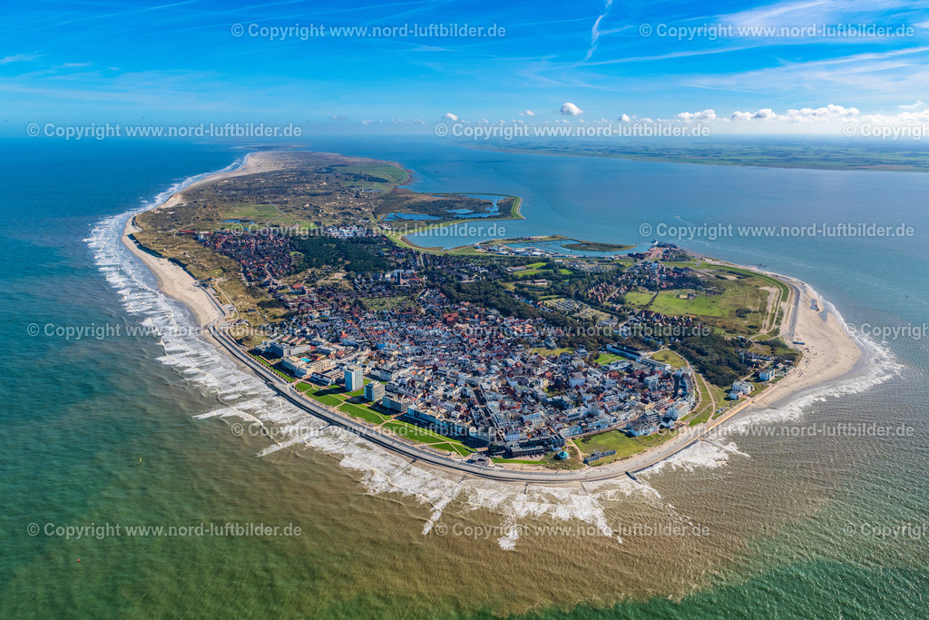 Norderney_ELS_6528091022 | NORDERNEY 09.10.2022 Sandstrand- Landschaft an der Nordsee zur Insel Norderney im Bundesland Niedersachsen. Weiterführende Informationen bei: Staatsbad Norderney GmbH. // Beach landscape on the North Sea to island Norderney in the state Lower Saxony. Further information at: Staatsbad Norderney GmbH. Foto: Martin Elsen