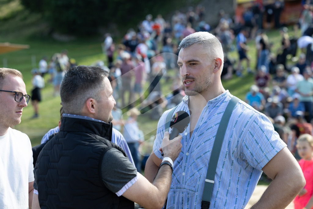 Rigi2025_3024 | Die Schwinger des Schwyzer Kantonalen Schwingerverbandes: Fotos, die Dynamik und Leidenschaft festhalten, sowie emotionale Momente aus dem traditionellen Schwingsport zeigen. - Realisiert mit Pictrs.com