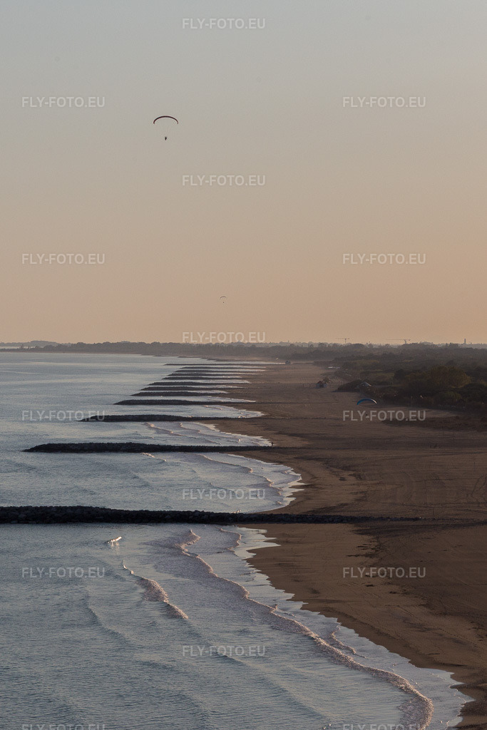Vue aérienne: Vue de la ville à Ca' Ballarin dans le département Vénétie, Italie. Photo: IMG_098218.jpg prise le 03/04/2017 par Werner Riehm/FLY-FOTO.eu – Résolution de l'original: 2402 x 3603 px