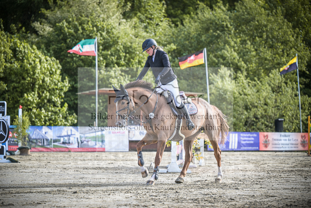 DOS_0296 | Entdecke hochwertige Reitturnierfotos von Foto Oger. Professionell, emotional und authentisch – jetzt Lieblingsmomente im Shop bestellen.Deutschlandweite Turnierfotografie. - Realisiert mit Pictrs.com