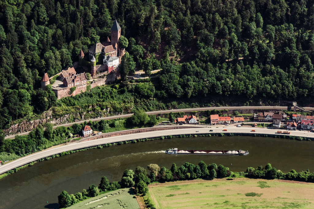 dr__0017948.jpg | ZWINGENBERG 01.06.2017 Burganlage des Schloß Burg Zwingenberg in Zwingenberg im Bundesland Baden-Württemberg, Deutschland. // Castle of Schloss Burg Zwingenberg in Zwingenberg in the state Baden-Wuerttemberg, Germany. Foto: Daniel Reiter