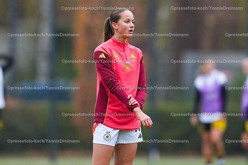 xYDRx26112501056 | 26.11.2025, xydrx, Fußball, Länderspiel, EM-Qualifikation U19-Frauen, Belgien - Deutschland, Sportschule Wedau: Helen Boerner (GER #17)