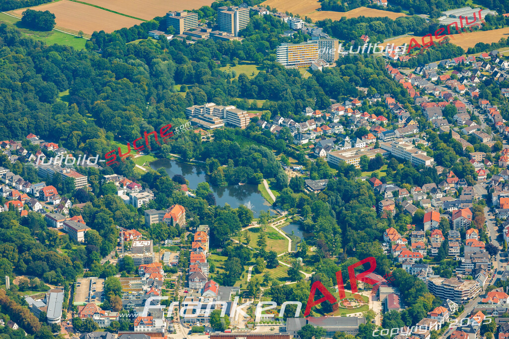 Luftaufnahme Kurpark Bad Salzuflen - Die Luftaufnahme wurde 2025 vom UL-Flugzeug heraus erstellt ( ohne Drohne ) - Hochauflösende Luftaufnahme - für professionelle Ausdrucke geeignet. Die Geschenkidee !Mit Lizenz und Bildrechte bestellbar