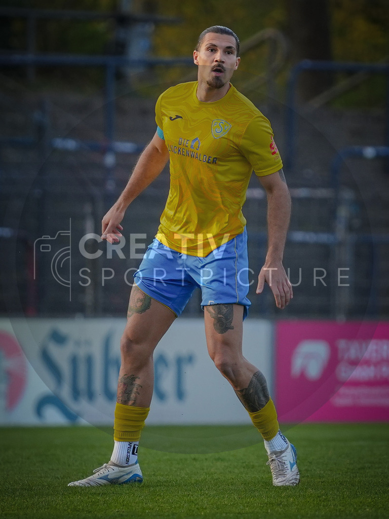 Fußball, Herren, Saison 2025/2026, Regionalliga Nordost, 30. Spieltag, FSV 63 Luckenwalde vs. SV Babelsberg 03, Freitag 17.04.2026, Karl-Liebknecht-Stadion Potsdam | Fußball, Herren, Saison 2025/2026, Regionalliga Nordost, 30. Spieltag, FSV 63 Luckenwalde vs. SV Babelsberg 03, Freitag 17.04.2026, Karl-Liebknecht-Stadion Potsdam, Im Bild: Andreas Pollasch (Luckenwalde) - Realisiert mit Pictrs.com