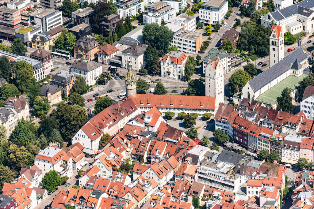 dr__0016040.jpg | RAVENSBURG 03.08.2018 Altstadtbereich und Innenstadtzentrum mit Blick auf den Grünen Turm und das Frauentor in Ravensburg im Bundesland Baden-Württemberg, Deutschland. // Old Town area and city center with Blick auf den Gruenen Turm and das Frauentor in Ravensburg in the state Baden-Wurttemberg, Germany. Foto: Daniel Reiter