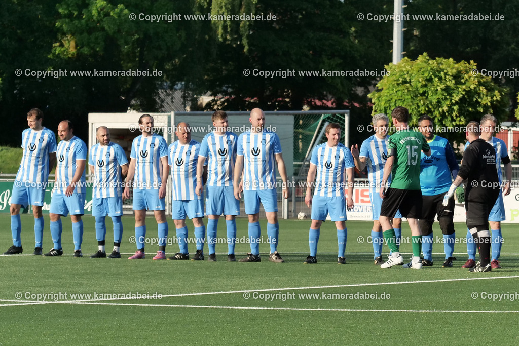 Fußball Kreispokal 25/26 Ü 32 : Spiel um Platz 3 : SV 08/29 Friedrichsfeld - SV Ringenberg AH  2 : 1 | Fußball Kreispokal 25/26 Ü 32 : Spiel um Platz 3 : SV 08/29 Friedrichsfeld - SV Ringenberg AH  2 : 1Spielort : Voerde Friedrichsfeld - Realisiert mit Pictrs.com