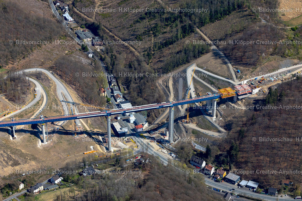 Luftbilder Lüdenscheid-0321-2 | Luftaufnahme Baustelle zum Sanierung und Instandsetzung des Autobahn- Brückenbauwerk " Talbrücke Rahmede " in Oberrahmede - Realisiert mit Pictrs.com