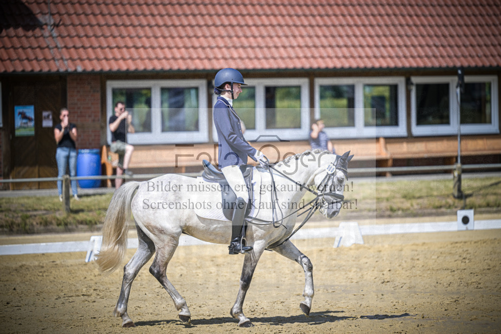 DOS_5832 | Entdecke hochwertige Reitturnierfotos von Foto Oger. Professionell, emotional und authentisch – jetzt Lieblingsmomente im Shop bestellen.Deutschlandweite Turnierfotografie. - Realisiert mit Pictrs.com