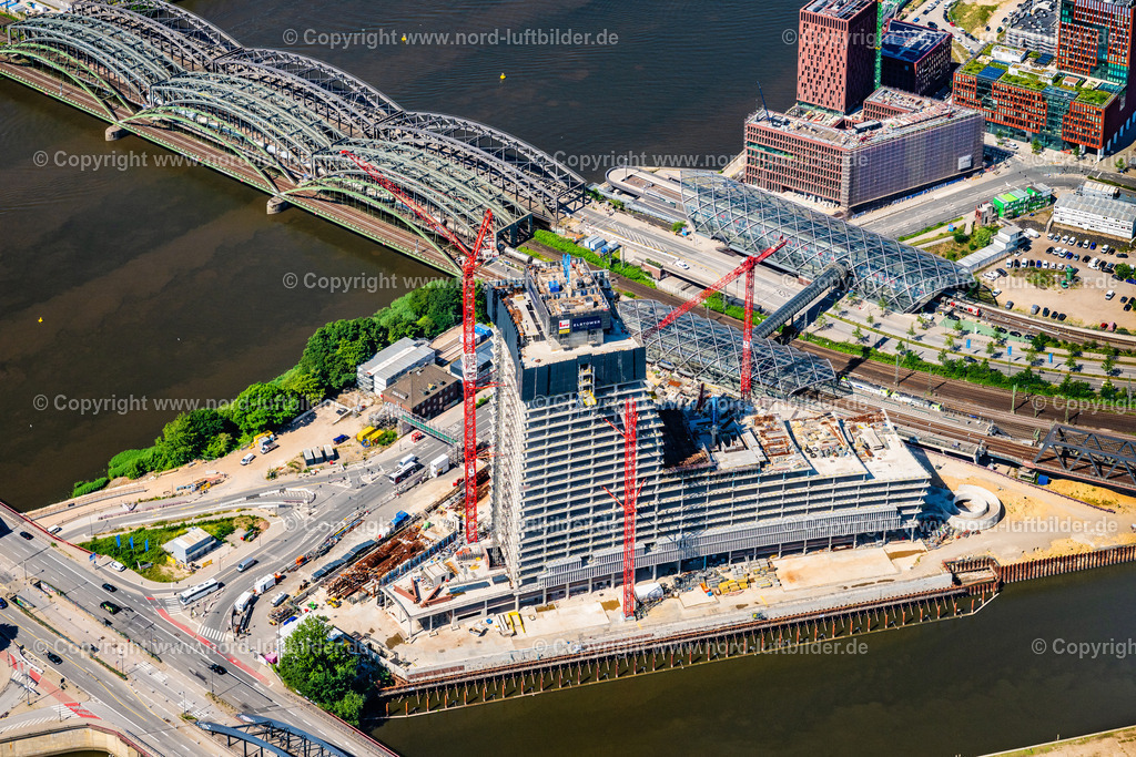 Hamburg_Elbtower_Hafencity_ELS_0577200625 | HAMBURG 20.06.2025 Baustelle zum Neubau des Hochhaus- Gebäudekomplexes " Elbtower " an der Zweibrückenstraße zwischen Oberhafenkanal und Norderelbe im Ortsteil HafenCity in Hamburg, Deutschland. Weiterführende Informationen bei: David Chipperfield Architects - Gesellschaft von Architekten mbH,  Ed. Züblin AG,  Implenia AG,  NOBU HOTELS CORPORATE OFFICE,  SIGNA HOLDING GMBH,  ZÜBLIN Timber GmbH. // Construction site for new high-rise building complex " Elbtower " on Zweibrueckenstrasse between Oberhafenkanal and Norderelbe in the district HafenCity in Hamburg, Germany. Further information at: David Chipperfield Architects - Gesellschaft von Architekten mbH,  Ed. Zueblin AG,  Implenia AG,  NOBU HOTELS CORPORATE OFFICE,  SIGNA HOLDING GMBH,  ZUeBLIN Timber GmbH. Foto: Martin Elsen