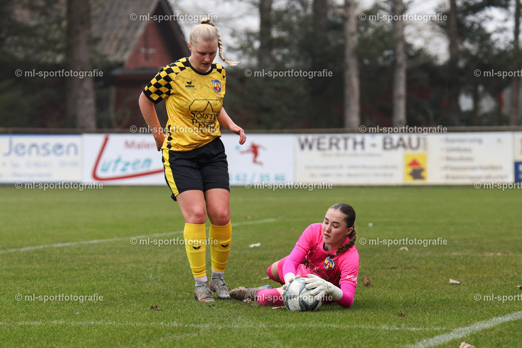 Fußball I Frauen I Saison 2025/2026 I Oberliga Schleswig-Holstein I 12. Spieltag I SV Frisia 03 Risum-Lindholm - Eichholzer SV | ml-sportfotografie - Realisiert mit Pictrs.com