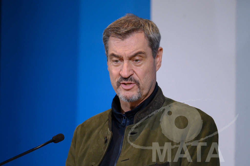 _DWI7634 | Bayerns Ministerpräsident Markus Söder (CSU) bei einer Pressekonferenz im Lokschuppen. Rosenheim, 02.12.2025 Bayern Deutschland - Realisiert mit Pictrs.com