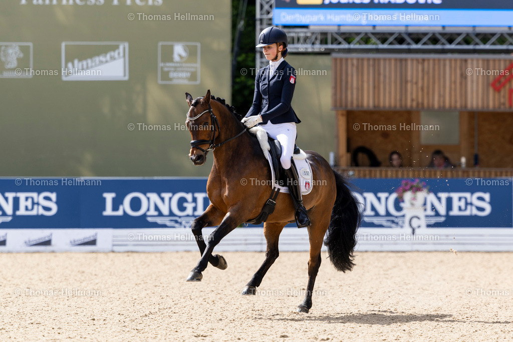 TH_Pony Derby_ 557-LEVIEN Sophie (GER)_ Carlo Carlucci_37622 | Deutsches Spring- und Dressur-Derby 2026 am 15.05.26 in Hamburg, Pony Derby, 557LEVIEN Sophie (GER), Carlo Carlucci