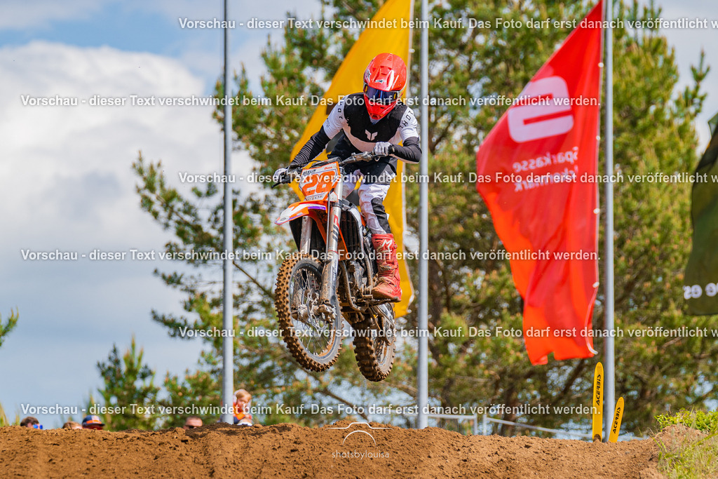 20260517_Templin-6621 | Sportfotografin aus Berlin-Brandenburg mit Fokus auf Motocross. Ich halte deine sportliche Leistung und echte Emotionen auf und neben der Strecke professionell fest. Entdecke die Fotos von deinem Rennen und bestelle sie direkt hier im Shop.