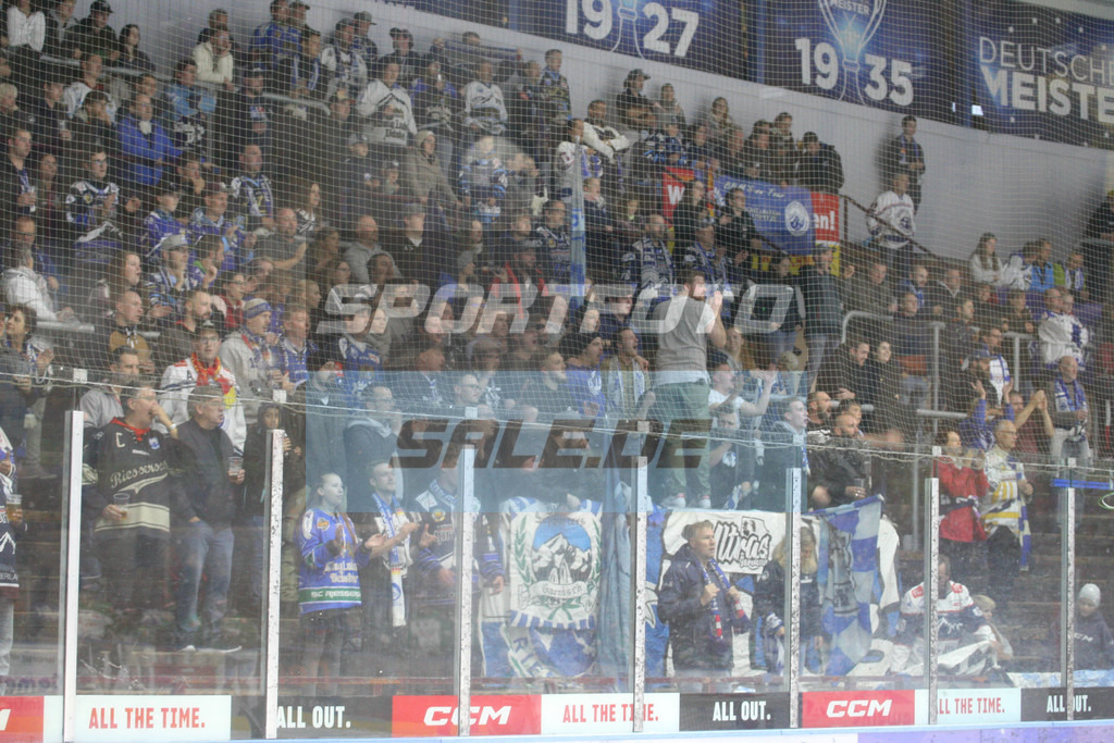 SC Riessersee - Höchstadt Alligators | SCR Fans - Eishockey Oberliga Süd SC Riessersee - Höchstadt Alligators - © Sportfoto-Sale (MK) - Realisiert mit Pictrs.com