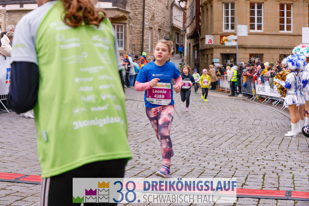 400m AOK Junior Cup | 3 Koenigslauf 2024 400m AOK Junior Cup - Realisiert mit Pictrs.com