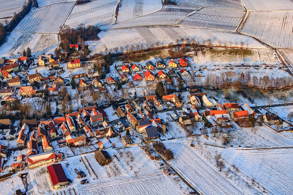 Luftbild: Kirchgasse im Winter bei Schnee in Dierbach im Bundesland Rheinland-Pfalz in Deutschland. Foto: IMG_24558.jpg vom 16.02.2010 durch Werner Riehm/FLY-FOTO.de