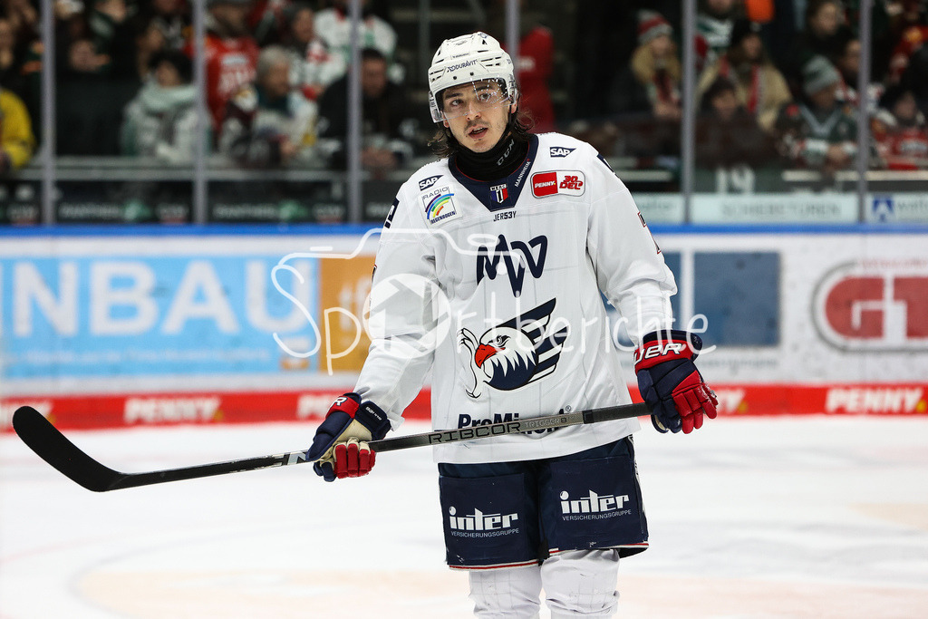 Augsburger Panther - Adler Mannheim | Doppeltorschuetze im ersten Drittel Daniel FISCHBUCH (MERC #71) in Aktion / Freisteller / Einzelfoto