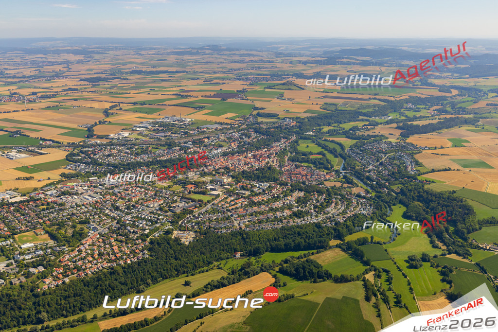 Übersichts Bild Warburg - Die Luftaufnahme wurde 2025 vom UL-Flugzeug heraus erstellt ( keine Drohnenaufnahme ) - Hochauflösende Luftaufnahme - für Wandbilder und großformatige Ausdrucke geeignet. Das besondere Geschenk!Hier alle&nbsp;Infos zur Lizenzierung der LuftaufnahmeWir fliegen auch dieses Jahr wieder in Ihre Region um Luftbilder zu erstellen.- Luftbild anfragen