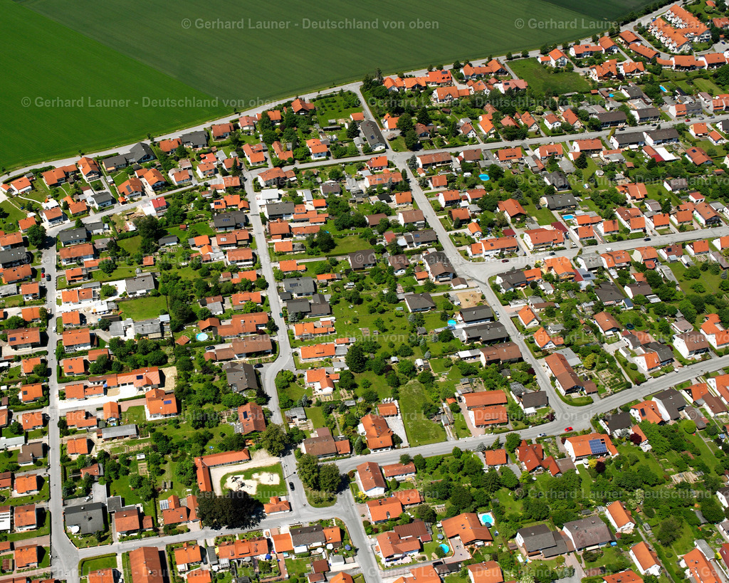 2600701 | TöGING AM INN 09.06.2006 Wohngebiet einer Einfamilienhaus- Siedlung  in Töging am Inn im Bundesland Bayern, Deutschland // Single-family residential area of settlement  in Töging am Inn in the state Bavaria, Germany Foto: Gerhard Launer