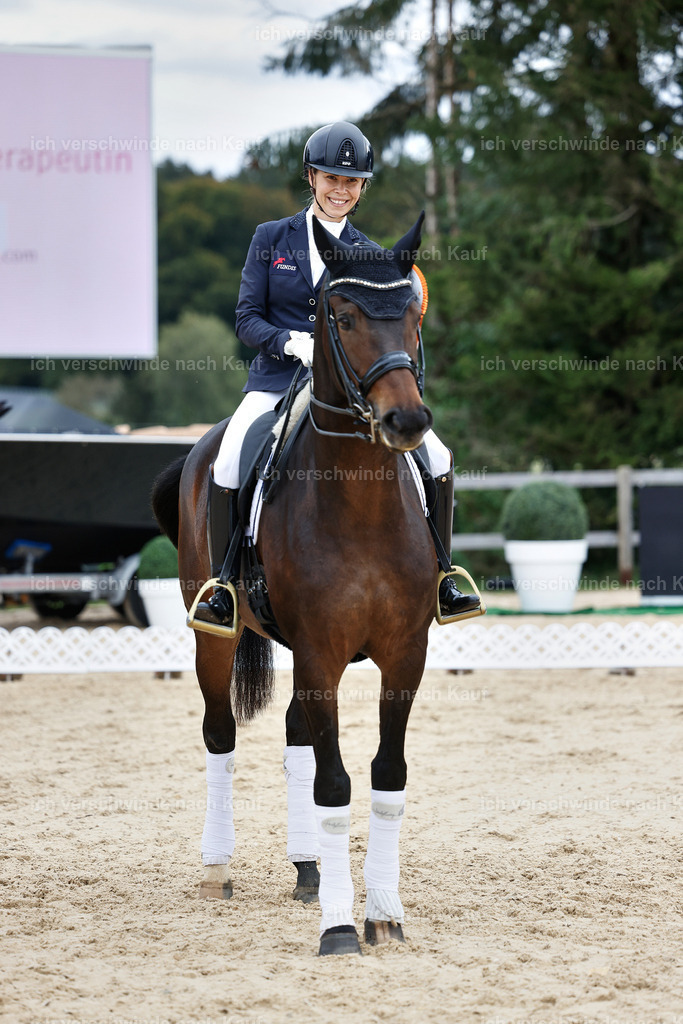 3-Siegerehrung-Dressur M_-StoibPH-2555 | working equitationturnier fotograf videograf stoibphotography marixx film working equitation deutschland reitsport turnierfotografie eventfotografie equestrian events