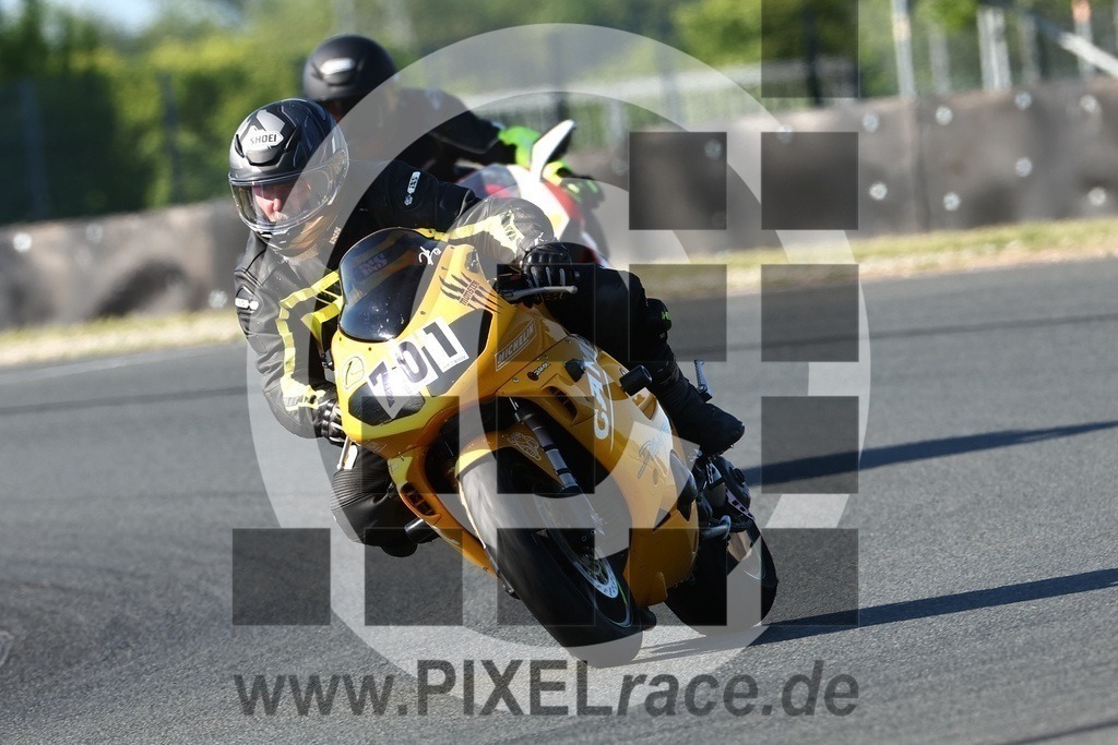 0701-20240513_00282 | Schöne Erinnerungen an spannende Momente - das festzuhalten ist unser Job. PIXELrace.de ist seit 2003 auf den Rennstrecken Europas unterwegs um die Action draußen beim Fahren und die wunderbare Stimmung imm Fahrerlager für euch einzufangen.