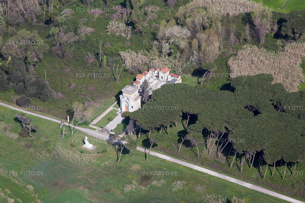 Luftbild: Ortsansicht in Marinella di Sarzana im Bundesland Liguria in Italien. Foto: IMG_087129.jpg vom 04.04.2016 durch Werner Riehm/FLY-FOTO.de
