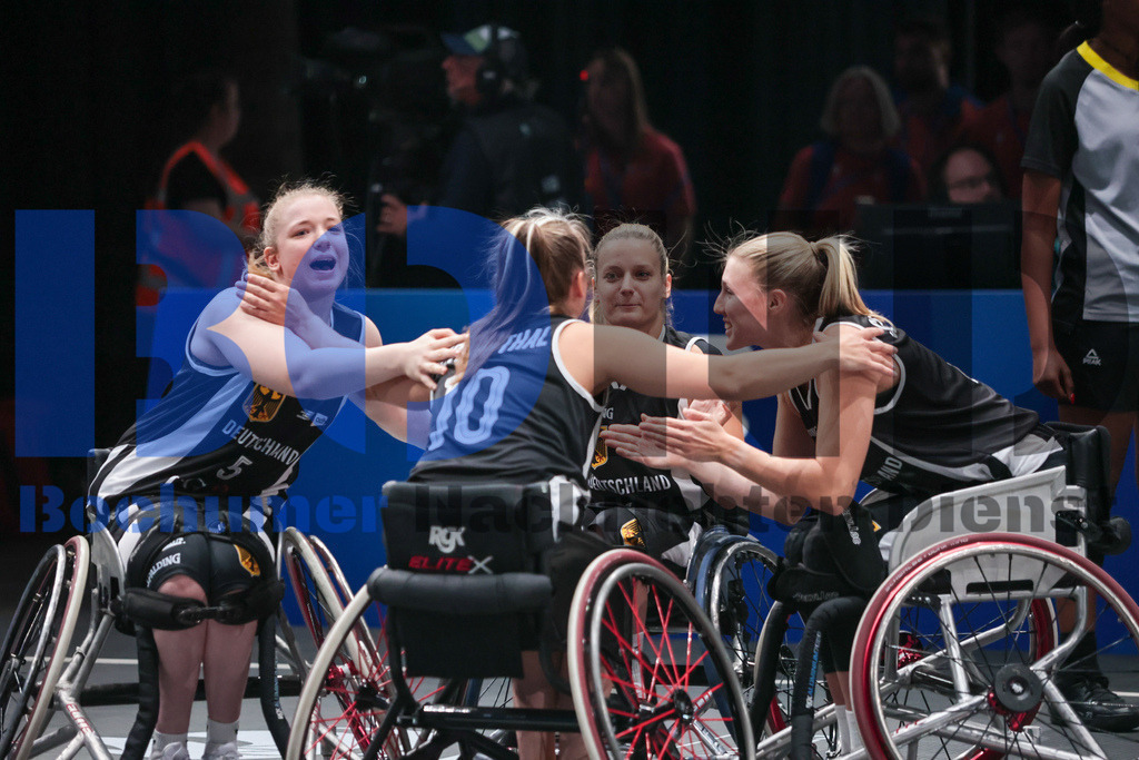 SES_TTG3X320250717-122 | bond - Realisiert mit Pictrs.com