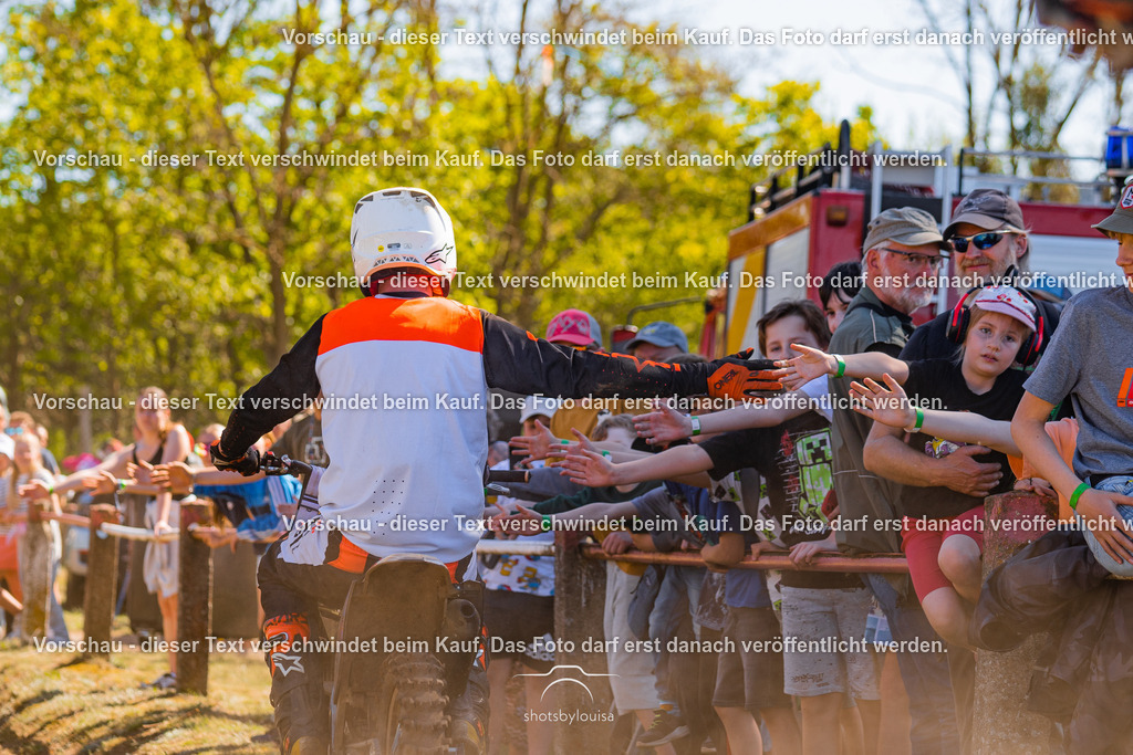 20260501_MCWriezen-3845 | Sportfotografin aus Berlin-Brandenburg mit Fokus auf Motocross. Ich halte deine sportliche Leistung und echte Emotionen auf und neben der Strecke professionell fest. Entdecke die Fotos von deinem Rennen und bestelle sie direkt hier im Shop.