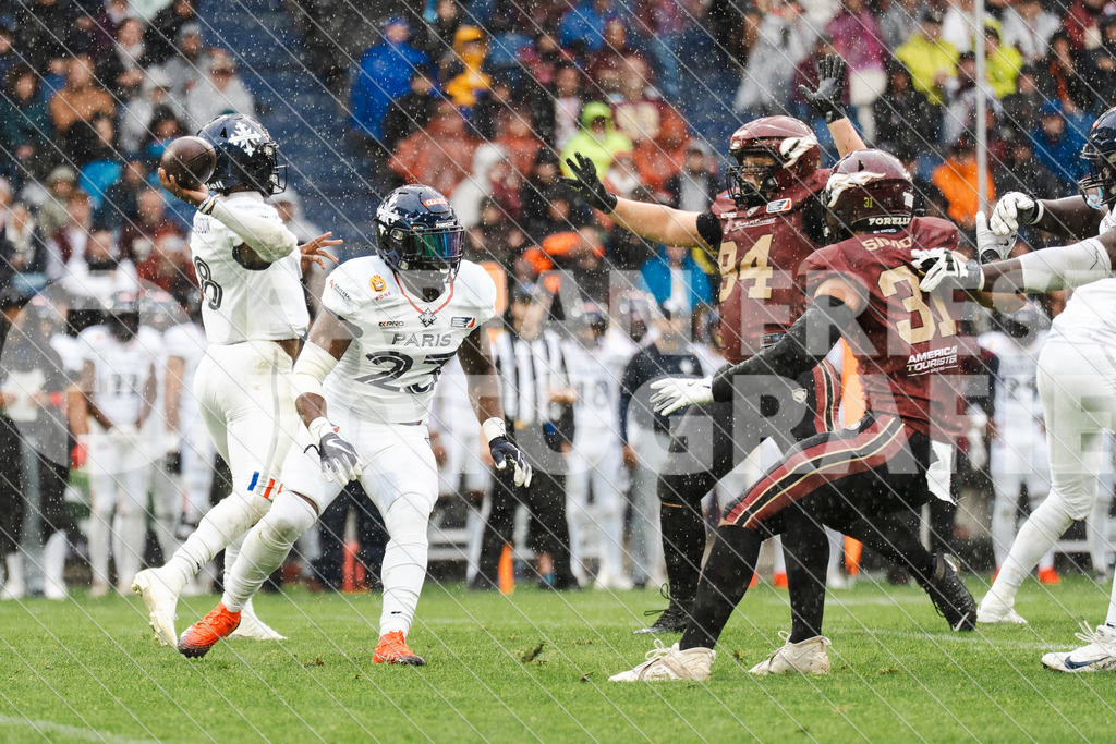 GER Rhein Fire vs. Paris Musketeers, Football, European League of Football, Spieltag 4, Saison 2025, 08.06.2025 | GER Rhein Fire vs. Paris Musketeers, Football, European League of Football, Spieltag 4, Saison 2025, 08.06.2025Foto: Fabian Friese - Realisiert mit Pictrs.com