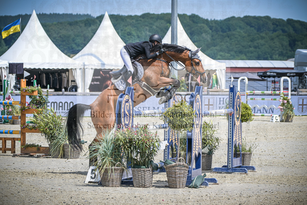 DOS_3203 | Entdecke hochwertige Reitturnierfotos von Foto Oger. Professionell, emotional und authentisch – jetzt Lieblingsmomente im Shop bestellen.Deutschlandweite Turnierfotografie. - Realisiert mit Pictrs.com