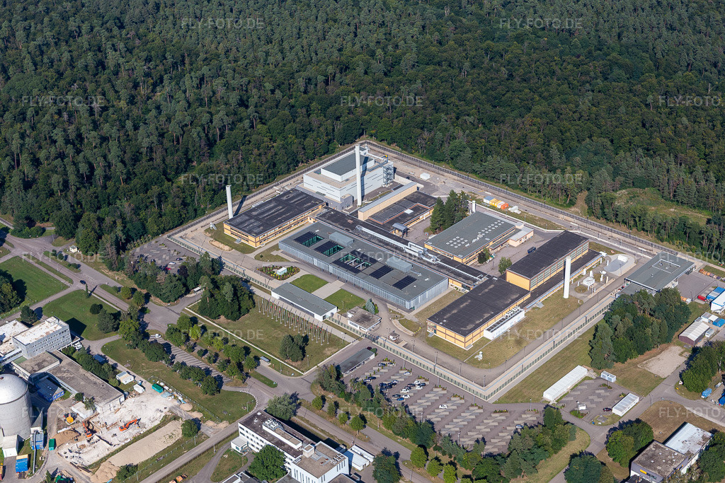 Luftbild: Forschungs- Gebäude und Bürokomplex des des Europäischen Institut für Transurane (ITU) mit Joint Research Centre (JRC) im Karlsruhe Institut fuer Technologie Campus Nordin Eggenstein-Leopoldshafen. im Ortsteil Leopoldshafen in Eggenstein-Leopoldshafen im Bundesland Baden-Württemberg in Deutschland. Foto: IMG_128153.jpg vom 12.08.2021 durch Werner Riehm/FLY-FOTO.de