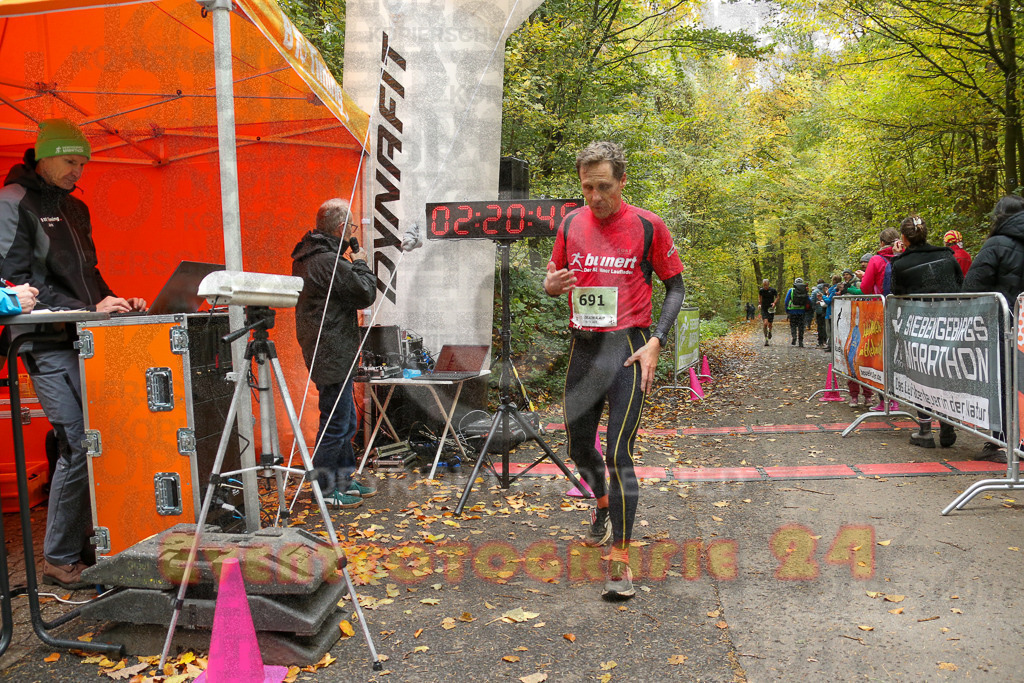 251026_1222_EX1_0199 | Sportfotografie im Rhein-Sieg Kreis, Köln, Bonn, NRW, Rheinland Pfalz, Hessen, etc. Unser Tätigkeitsfeld umfasst den Laufsport vom Volkslauf über den Marathon, Duathlon, Triathon bis zum Ultralauf wie Kölnpfad Ultra oder Schindertrail.