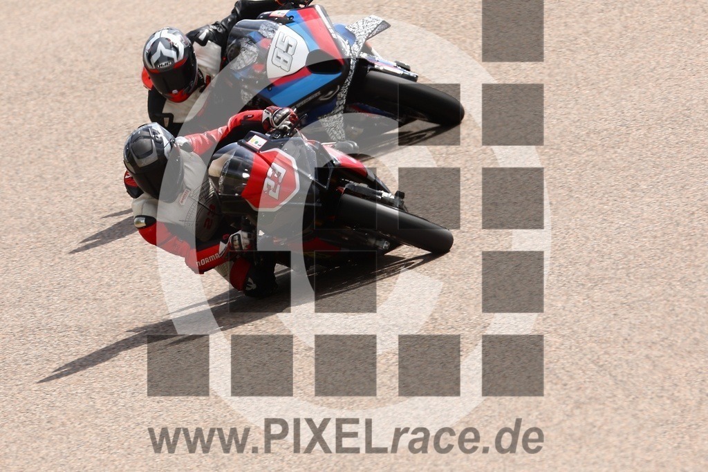 0023-20250422_02121 | Schöne Erinnerungen an spannende Momente - das festzuhalten ist unser Job. PIXELrace.de ist seit 2003 auf den Rennstrecken Europas unterwegs um die Action draußen beim Fahren und die wunderbare Stimmung imm Fahrerlager für euch einzufangen.