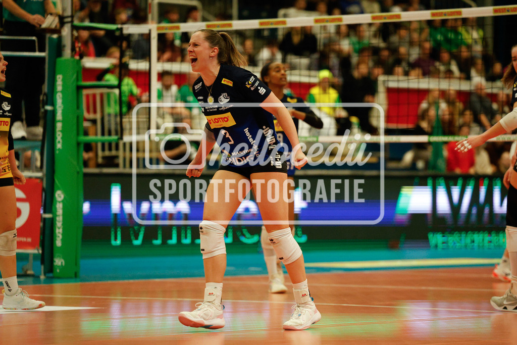 Volleyball I Frauen I Saison 2025-2026 I Bundesliga I 17. Spieltag I USC Münster - VfB Suhl LOTTO Thüringen I 07.02.2026-21 | Lara Nagels (3, VfB Suhl LOTTO Thüringen) - Realisiert mit Pictrs.com