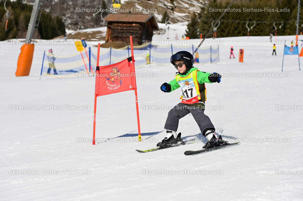 SRF_27.02.2026_485 | Skirennfotos,Serfaus,Fiss,Ladis,Kinderskirennen,Winter,Tirol,Oberland,skirace,SFL,feelfree,weil wir's genießen,ski,Ski,skifahren,Sonnenplateau, - Realisiert mit Pictrs.com