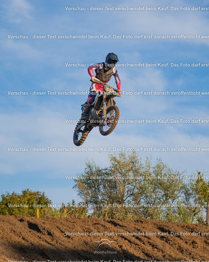 09_21_LM_Schenkenhorst-0574 | Sportfotografin aus Berlin-Brandenburg mit Fokus auf Motocross. Ich halte deine sportliche Leistung und echte Emotionen auf und neben der Strecke professionell fest. Entdecke die Fotos von deinem Rennen und bestelle sie direkt hier im Shop.