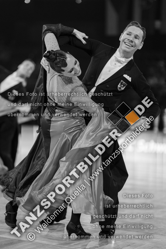 20251206-03961 | Hier finden Sie Tanz Bilder vom Latein und Standard Formationen tanzen. Sportbilder vom Tanzsport. Schöne Fotos und von Weltmeisterschaft, Europameisterschaft, Bundesliga, Regionalliga, Oberliga und Landesliga sowie von GOC Stuttgart, DanceComp, WM Bremen