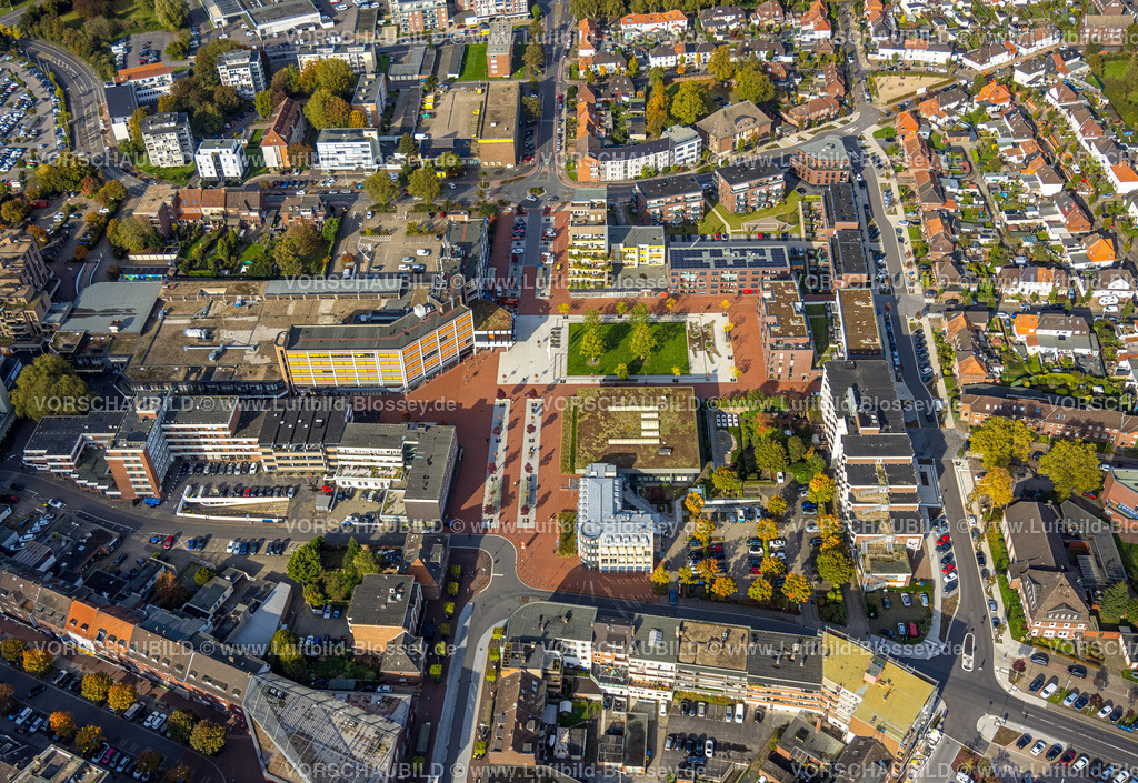 Kamp-Lintfort241013978 | Luftbild, City Neubauwohngebiet Kamperdickstraße und Karl-Flügel-Platz (ehemals Rathausplatz), Terrassenhäuser und grüne Bäume, Sparkasse Duisburg SDN Sparkassen Dienstleistungszentrum Niederrhein GmbH, Kamperdickstraße am Karl-Flügel-Platz, Fußgängerzone, Kamperbruch, Kamp-Lintfort, Ruhrgebiet, Nordrhein-Westfalen, Deutschland