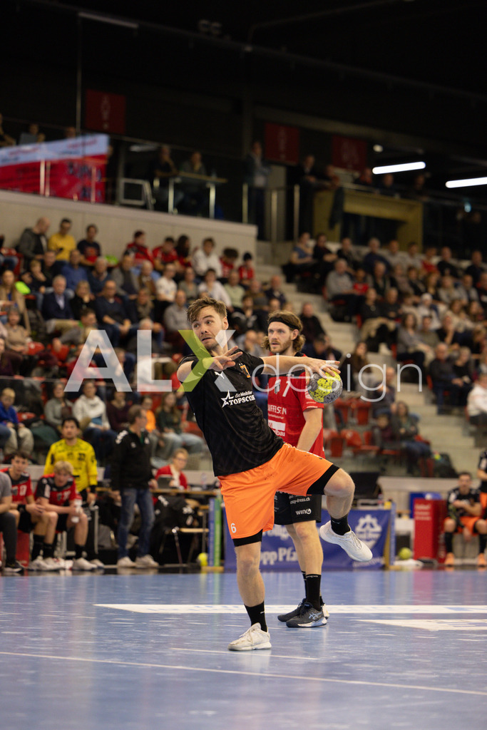 Handballen I Herren I Saison 2025-2026 I Quickline Handball League 2026 | Men I 18. Spieltag I Pfade Winterthur - Kadetten Schaffhausen I 20.12.2025 | 6 Odinn Rikhardsson (Kadetten Schaffhausen) - Flügel rechts - Realisiert mit Pictrs.com