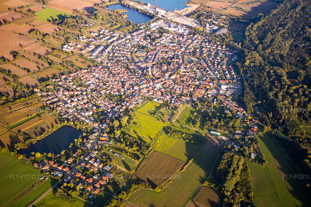Luftbild: Ortsansicht von Nordwesten im Ortsteil Rheinsheim in Philippsburg im Bundesland Baden-Württemberg in Deutschland. Foto: IMG_073094.jpg vom 23.09.2014 durch Werner Riehm/FLY-FOTO.de