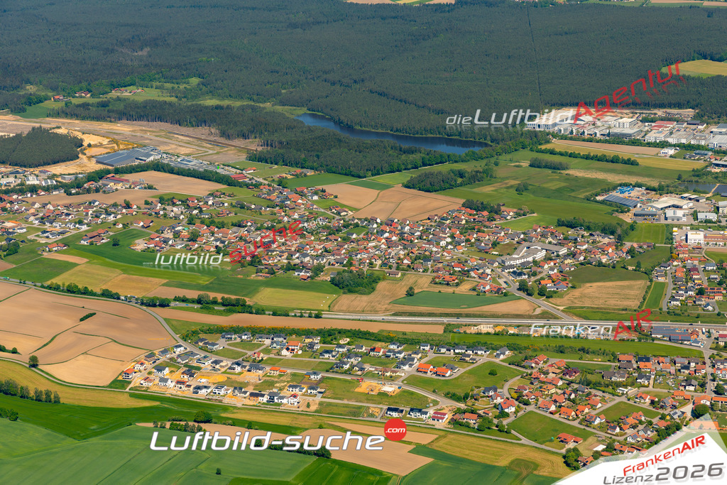 Das Luftbild zeigt : Mitterkreith Roding - Die Luftaufnahme wurde 2024 vom UL-Flugzeug aus erstellt ( keine Drohne ) - Hochauflösende Luftaufnahme - Für grossformatige Ausdrucke geeignet. Die Geschenkidee !Mit Lizenz und Bildrechte bestellbar
