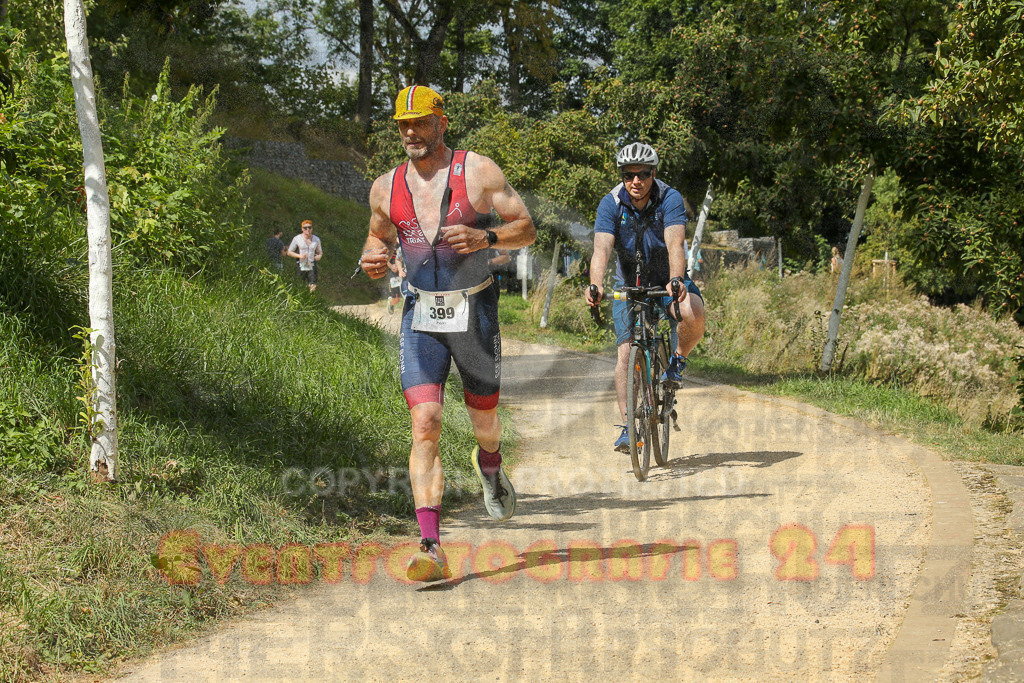 250824_1332_EX1_2719 | Sportfotografie im Rhein-Sieg Kreis, Köln, Bonn, NRW, Rheinland Pfalz, Hessen, etc. Unser Tätigkeitsfeld umfasst den Laufsport vom Volkslauf über den Marathon, Duathlon, Triathon bis zum Ultralauf wie Kölnpfad Ultra oder Schindertrail.