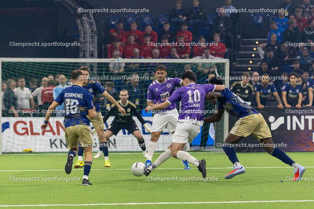 Fußball I Herren I Saison 2025-2026 I Hallenmasters Schleswig-Holstein 036 | Ilir Serifi (10, VfR Neumünster) schießt auf das Tor und trifft. - Realisiert mit Pictrs.com