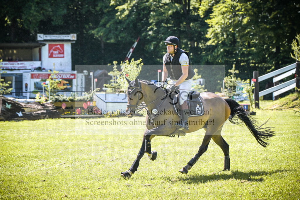 DOS_4443 | Entdecke hochwertige Reitturnierfotos von Foto Oger. Professionell, emotional und authentisch – jetzt Lieblingsmomente im Shop bestellen.Deutschlandweite Turnierfotografie. - Realisiert mit Pictrs.com